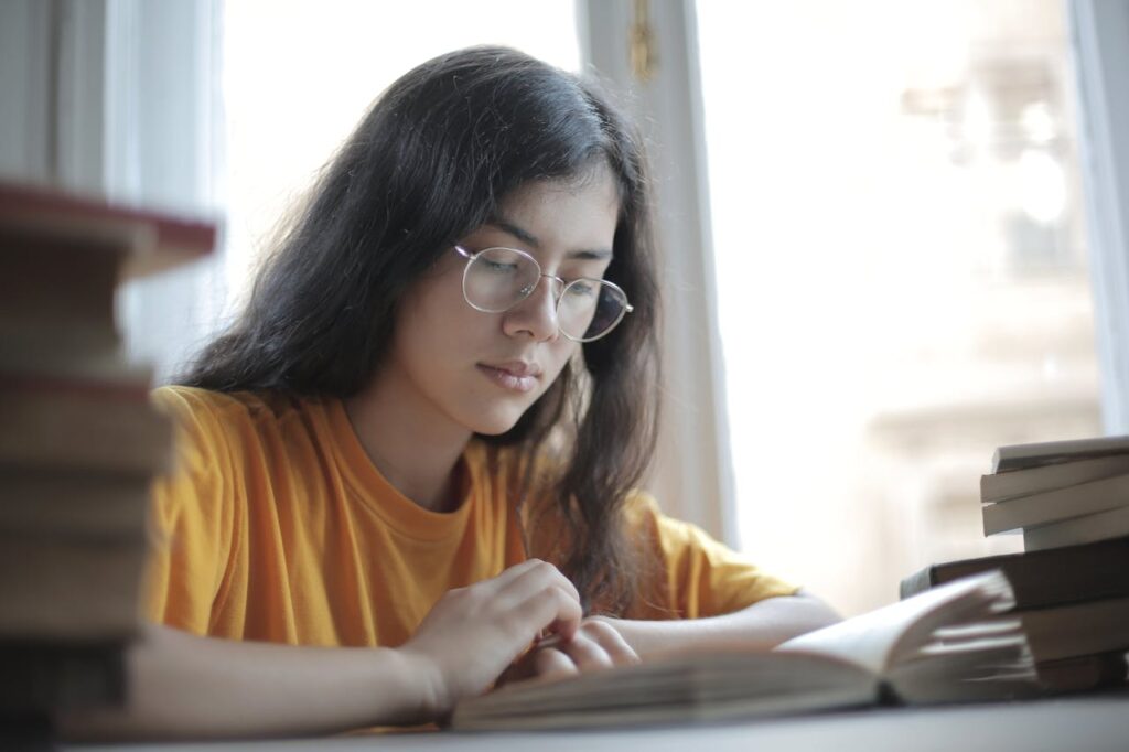 Schülerin Studentin lernen Englischkenntnisse auf die Probe stellen Ideen und Tipps