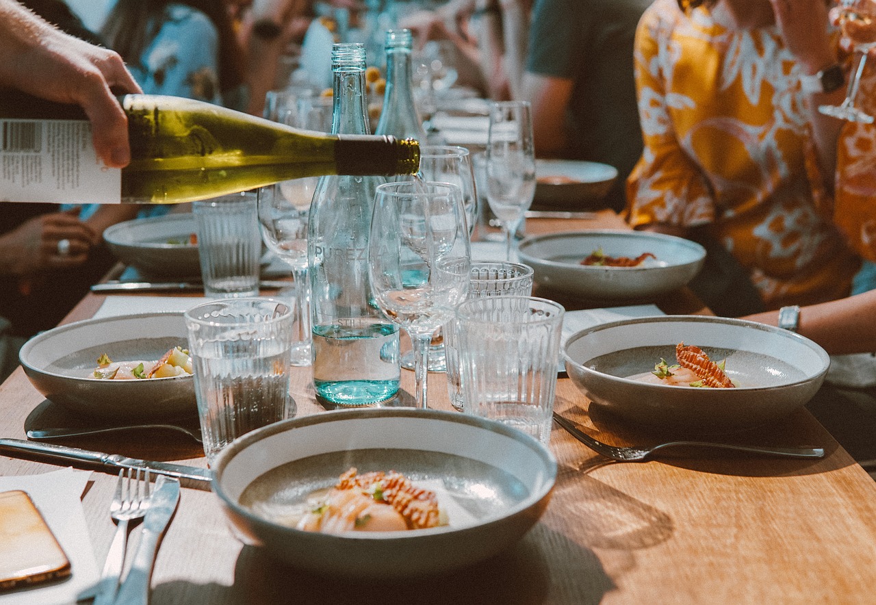 Restaurant Gruppe Gäste Welcher Wein ist in England beliebt